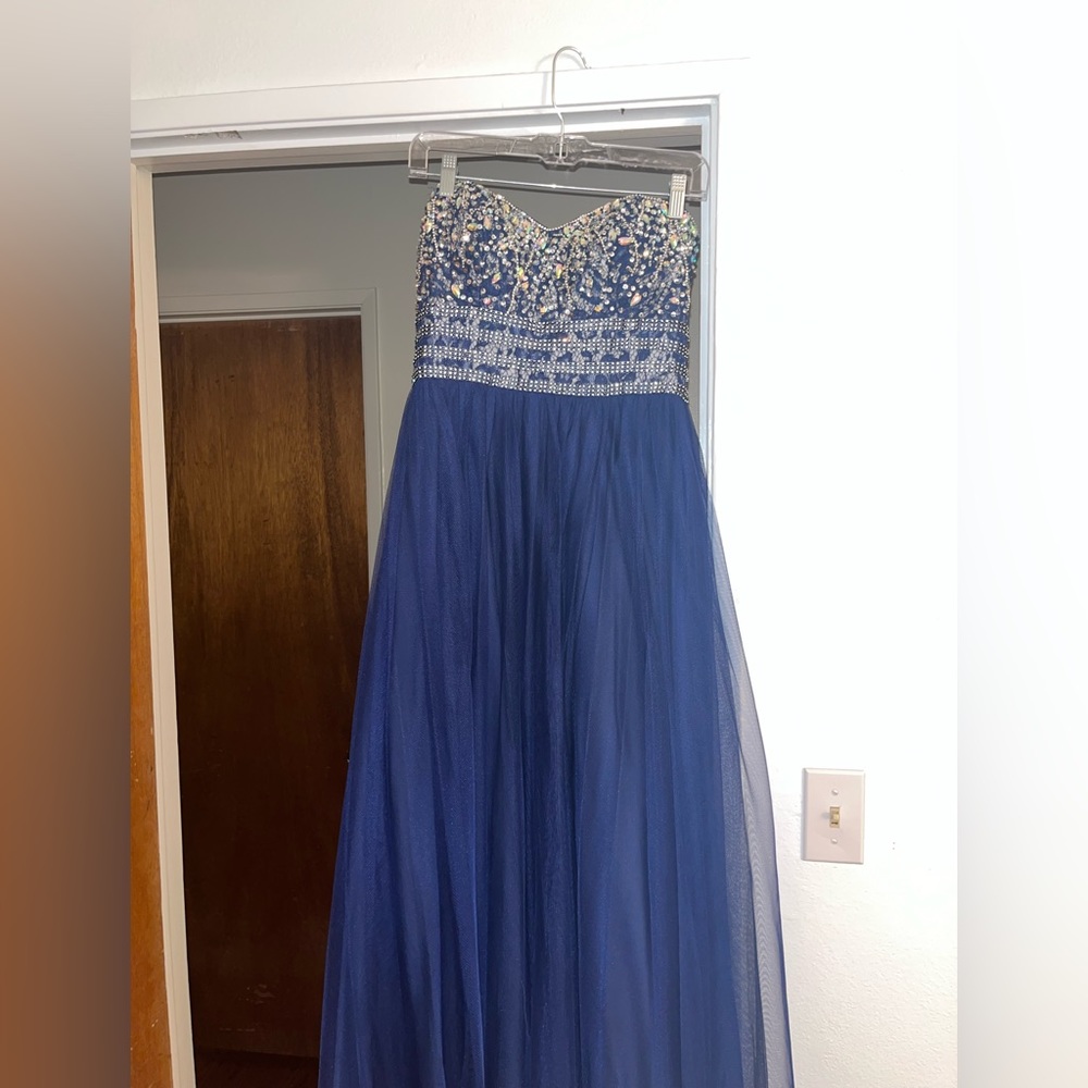 Windsor prom/ formal dress, crystals on front, corset back, tool bottom